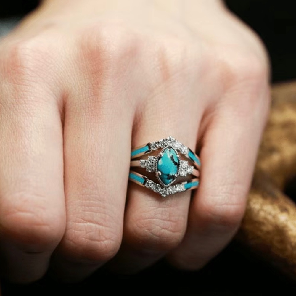 Woman’s Size 10, Turquoise Gem Ring